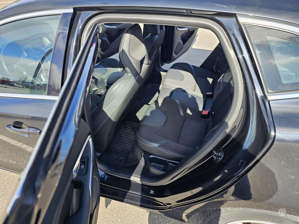 Volvo V40, 2.0 l., hatchback