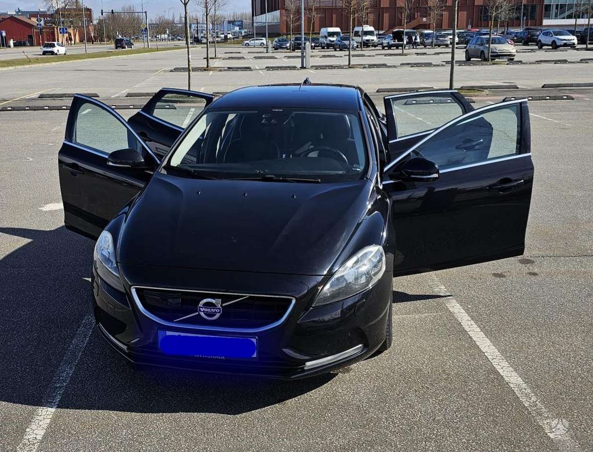 Volvo V40, 2.0 l., hatchback