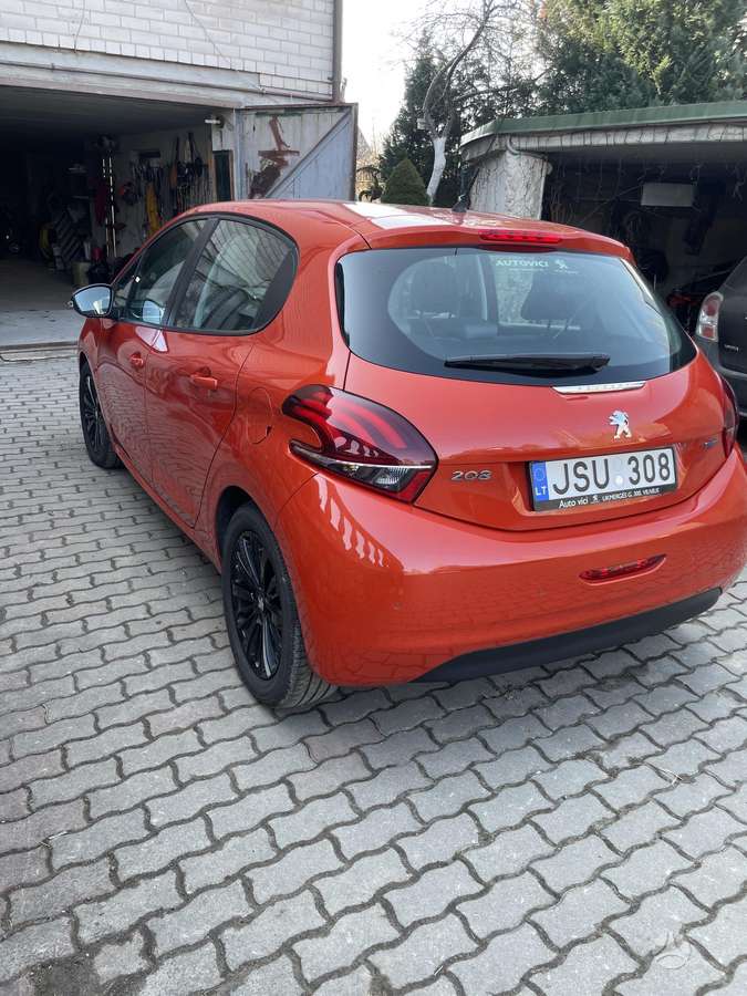 Peugeot 208, 1.2 l., hatchback