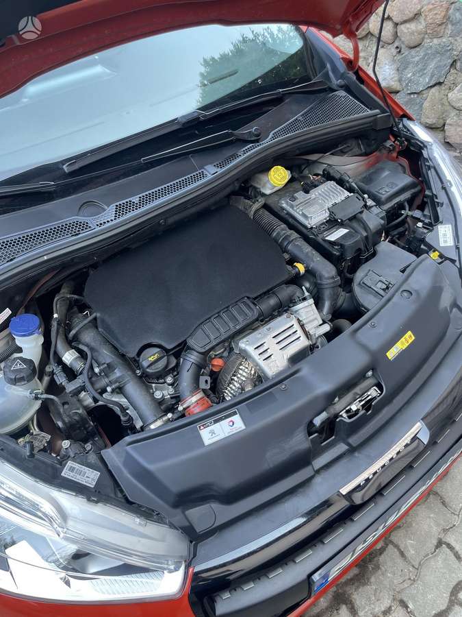 Peugeot 208, 1.2 l., hatchback