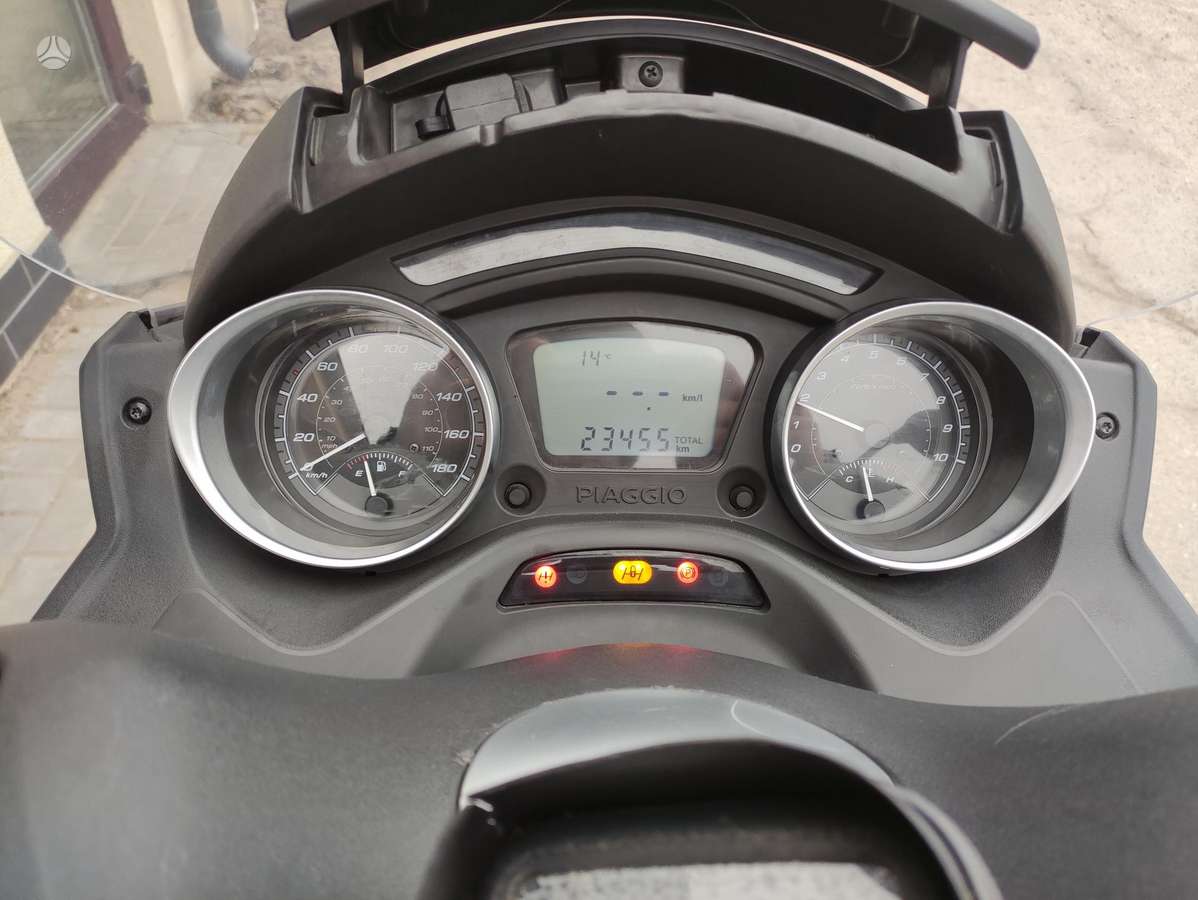Piaggio MP3 300cc, scooters / mopeds