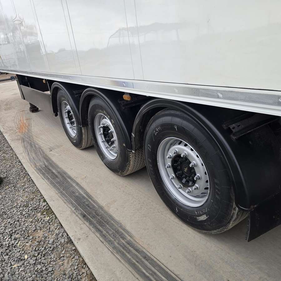 Schmitz SKO24 Carrier Vector 1550 9400h, refrigerated