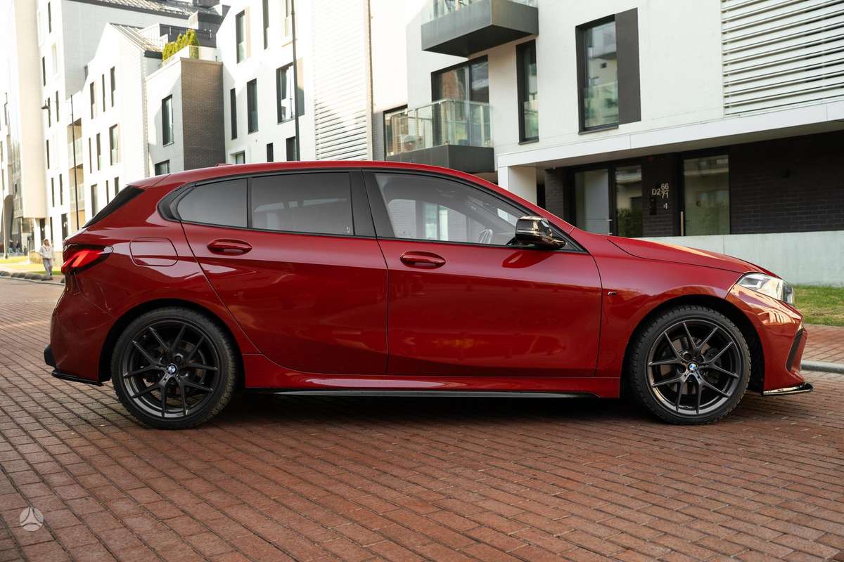 BMW 118, 1.5 l., hatchback