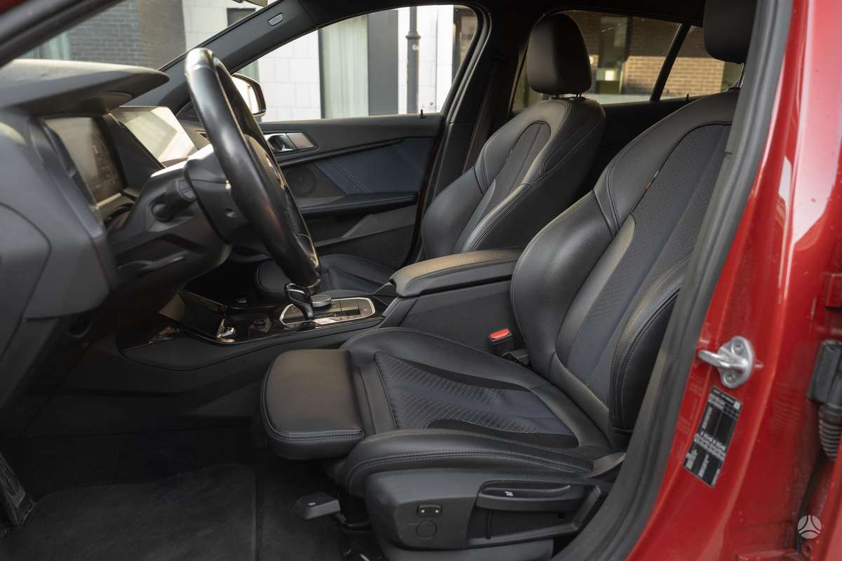 BMW 118, 1.5 l., hatchback