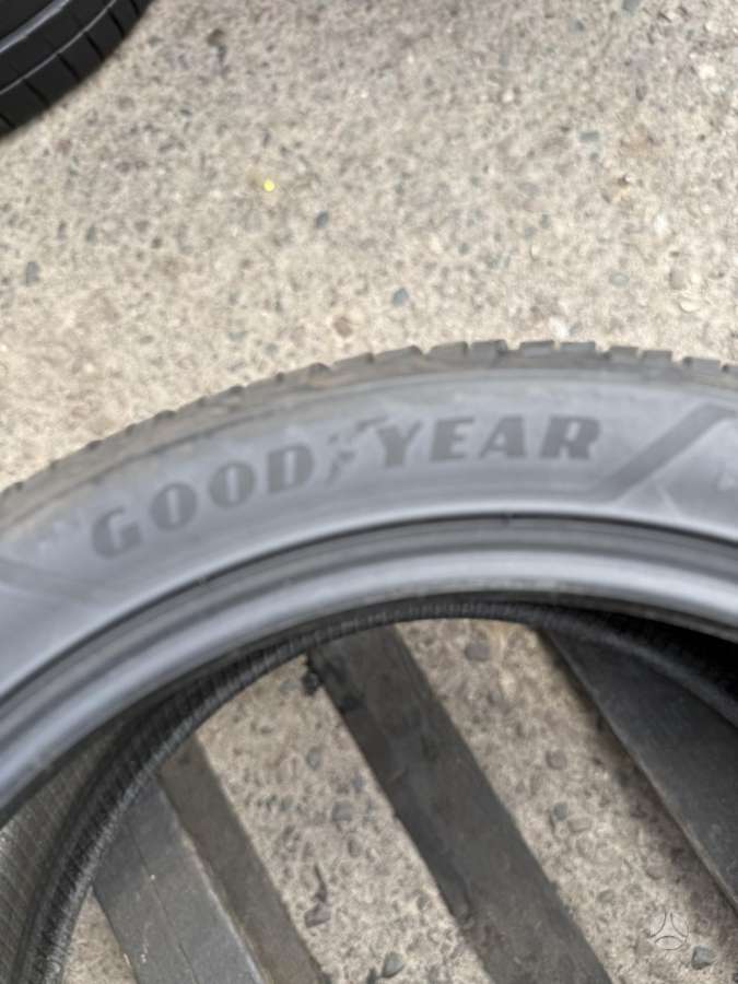 Goodyear UltraGrip Ice3, universalios 245/45 R19