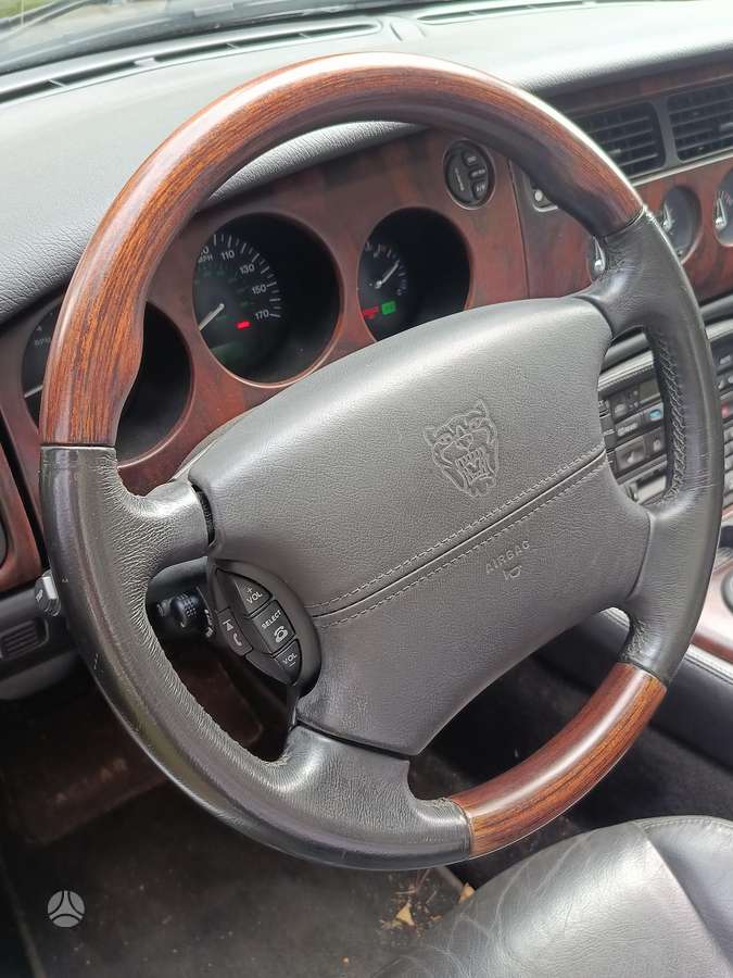 Jaguar XK8, 4.2 l., convertible