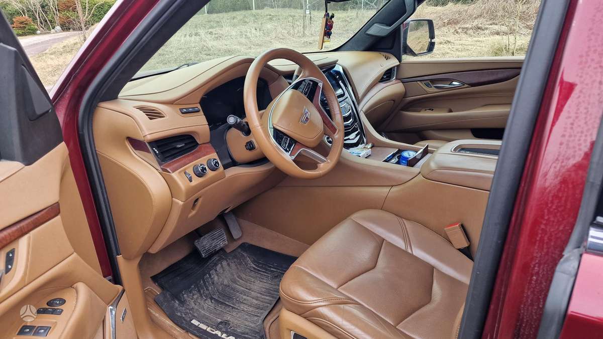 Cadillac Escalade, 6.2 l., off-road / crossover