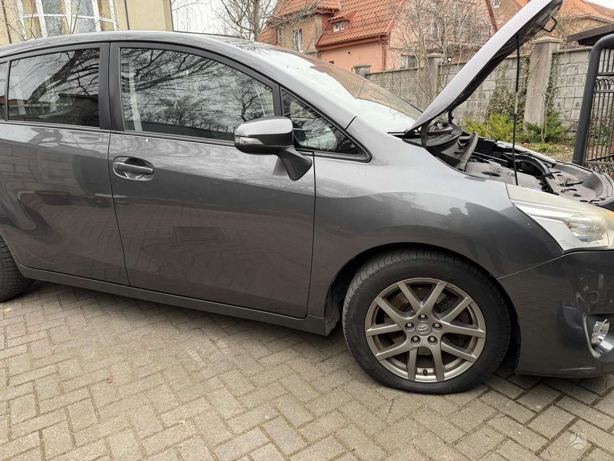 Toyota Verso - 4