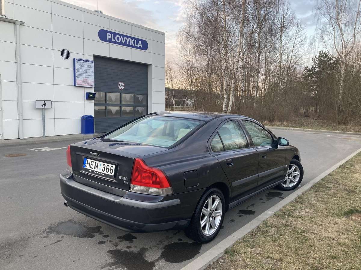 Volvo S60, 2.4 l., Седан