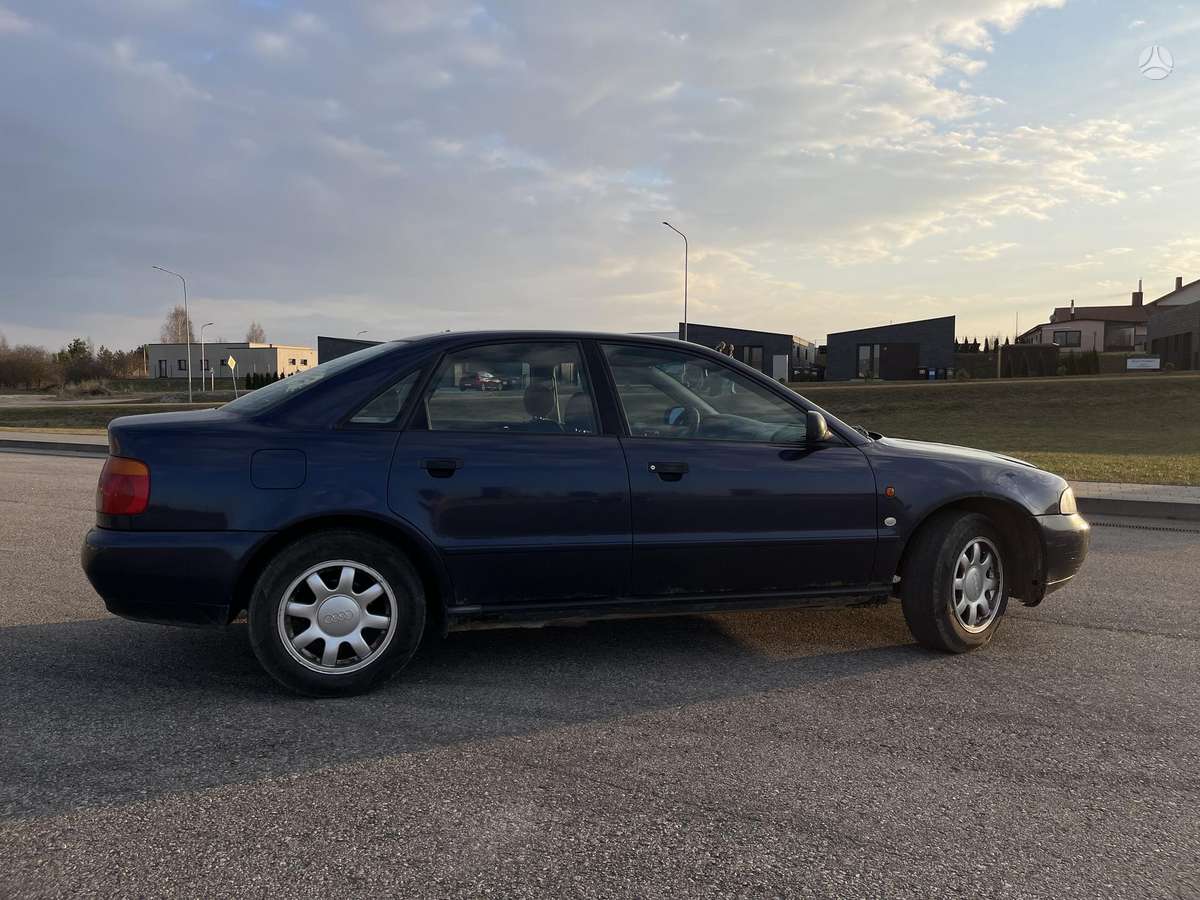 Audi A4, 1.6 l., Седан
