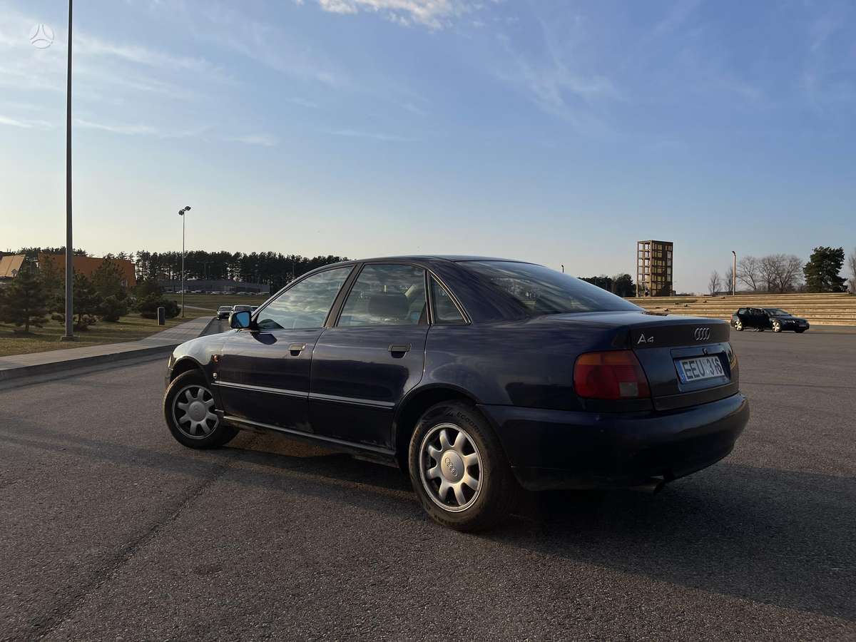 Audi A4, 1.6 l., Седан