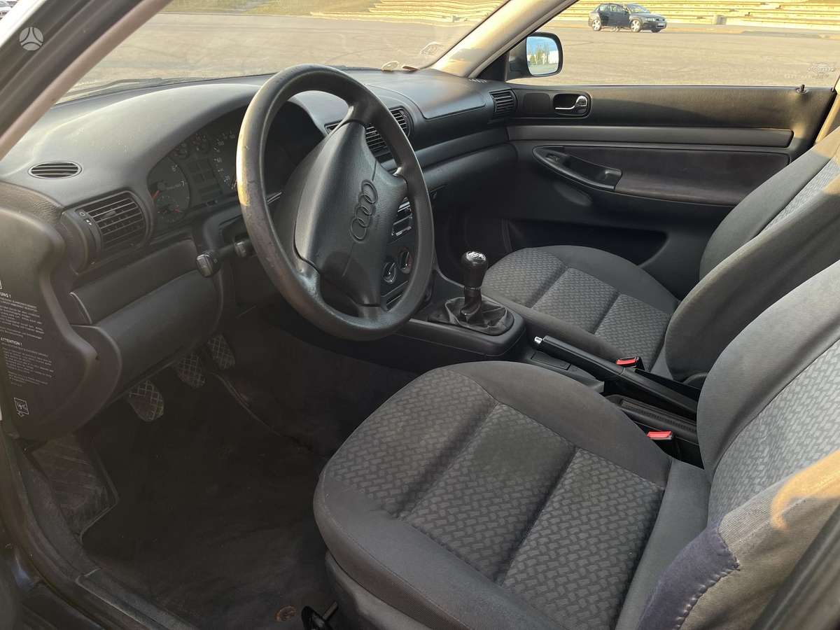 Audi A4, 1.6 l., Седан
