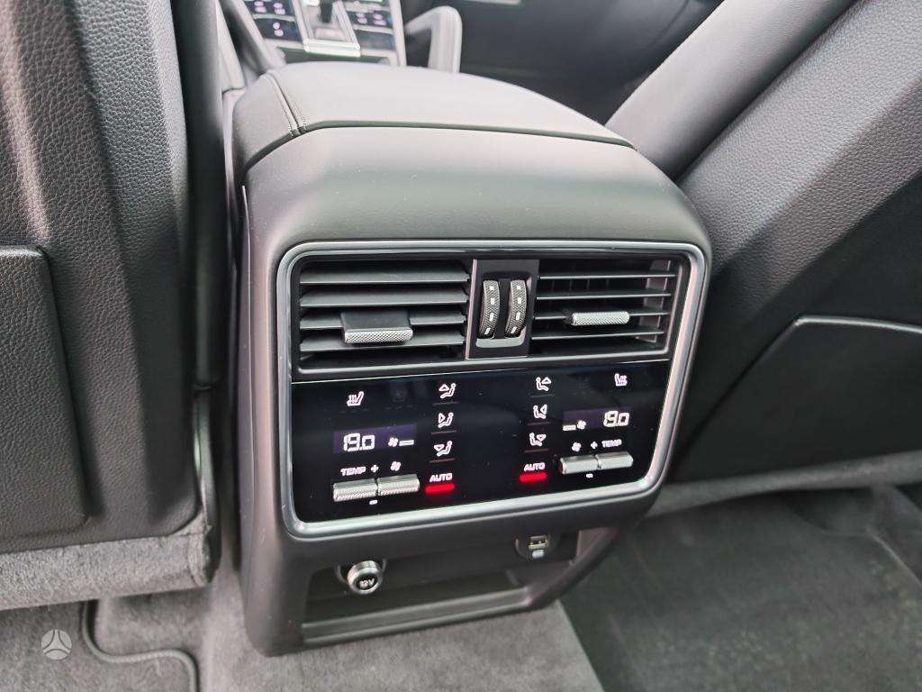 Porsche Cayenne, 2.9 l., off-road / crossover