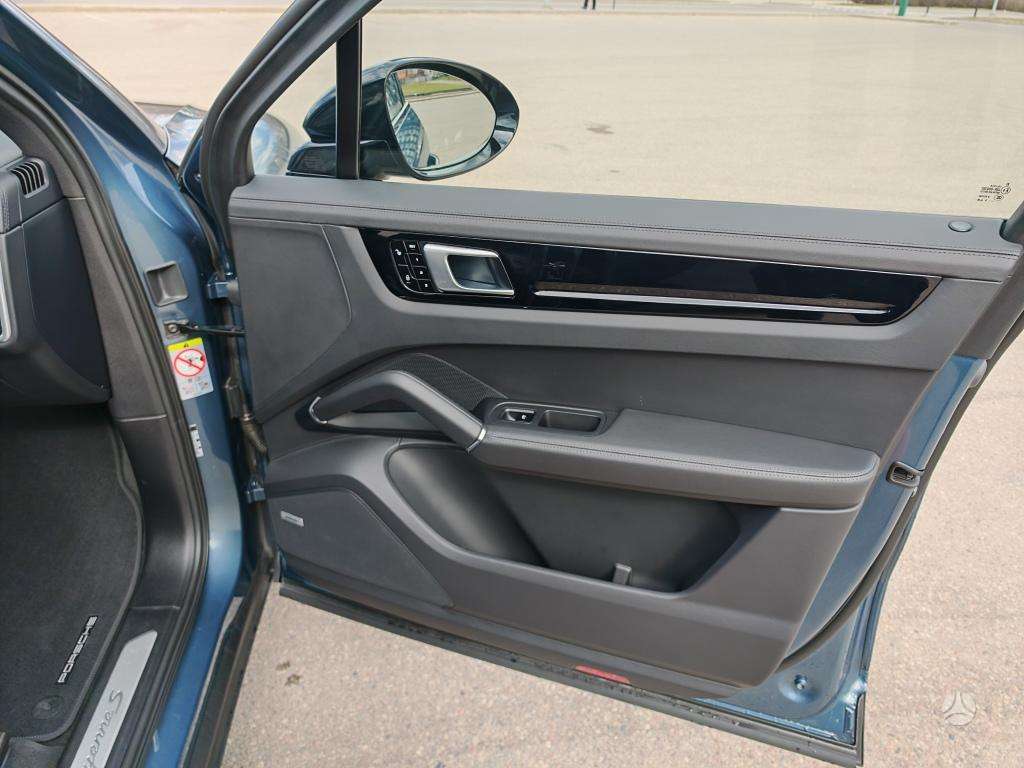 Porsche Cayenne, 2.9 l., off-road / crossover