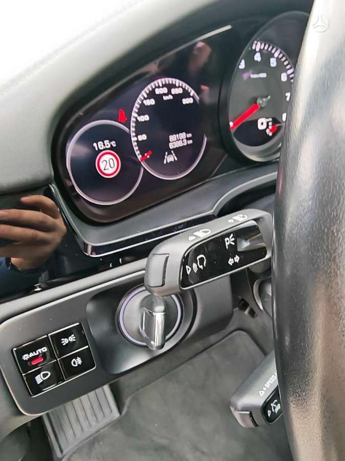Porsche Cayenne, 2.9 l., off-road / crossover