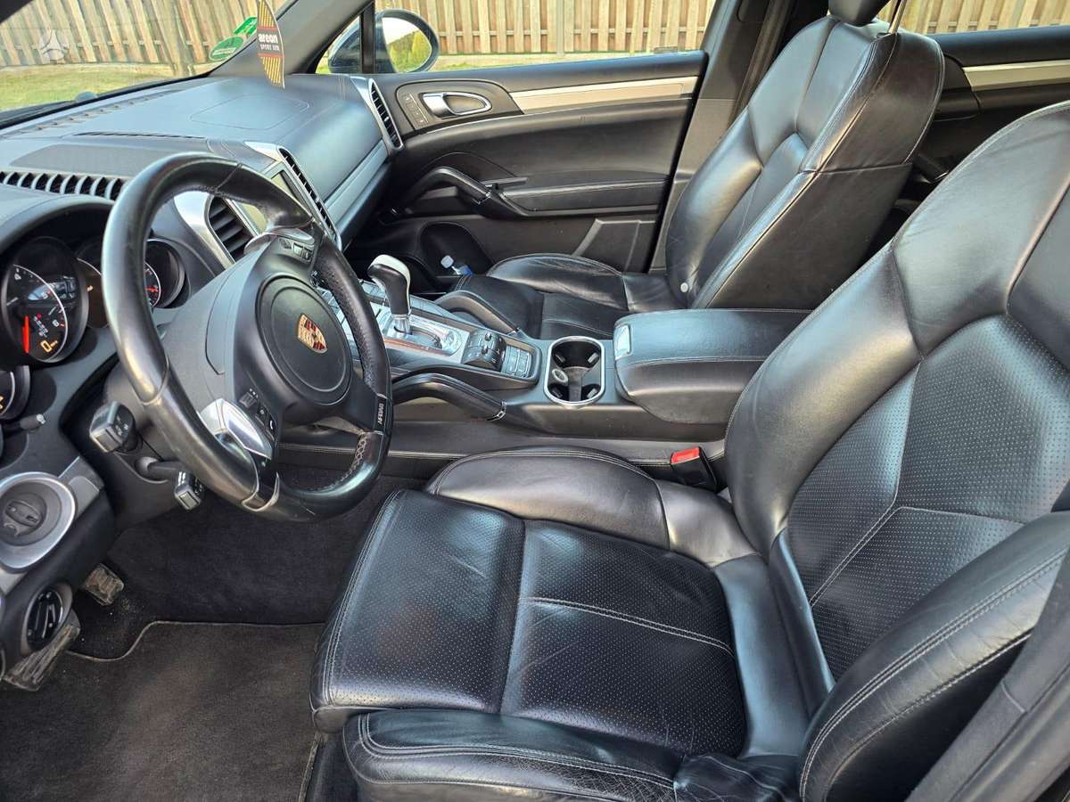 Porsche Cayenne - 9