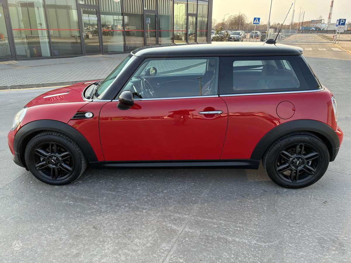 Mini Cooper, 1.6 l., hatchback