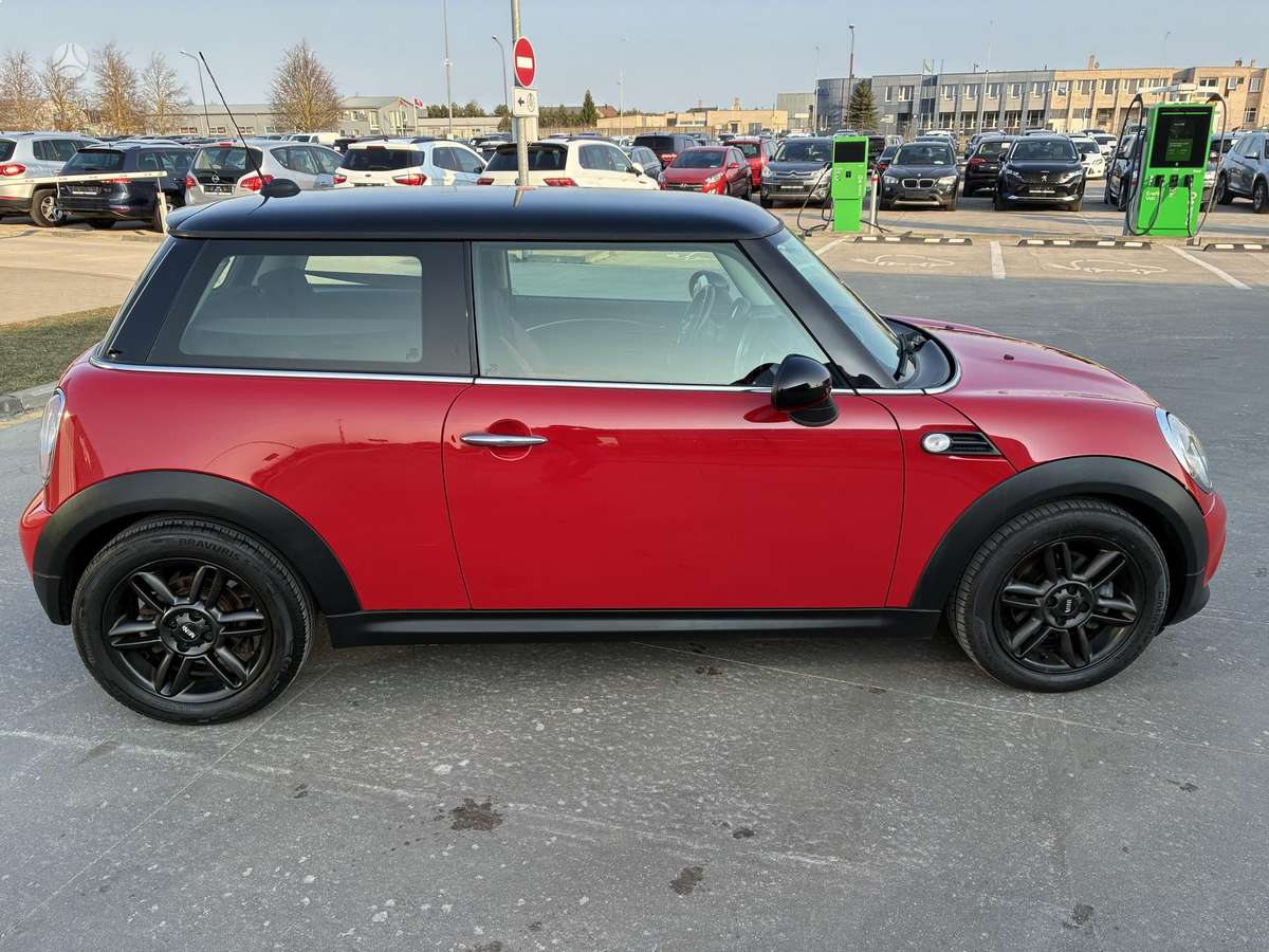 Mini Cooper, 1.6 l., hatchback