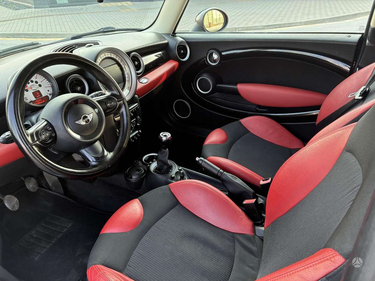 Mini Cooper, 1.6 l., hatchback