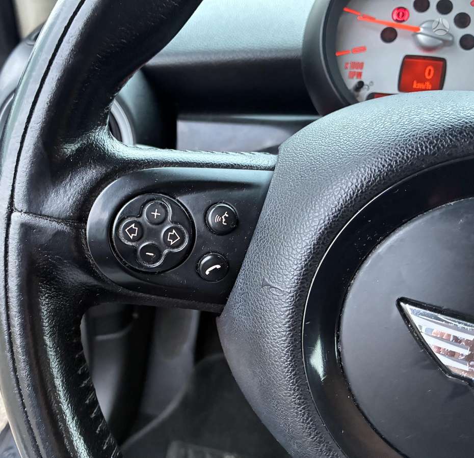 Mini Cooper, 1.6 l., hatchback