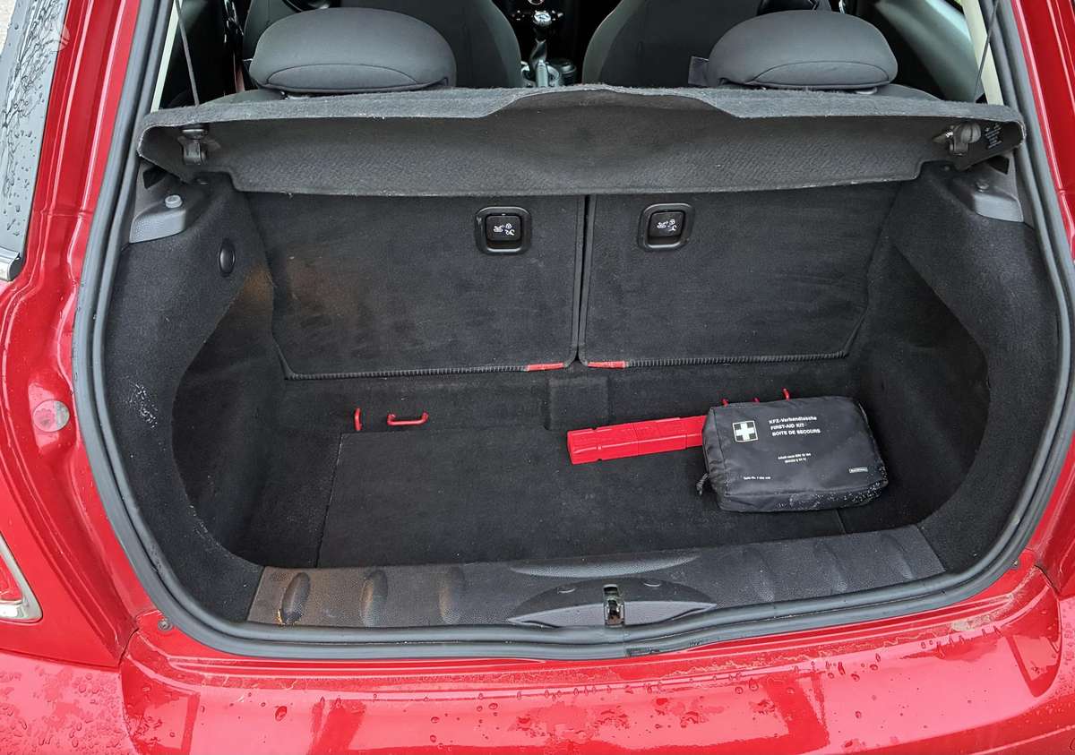 Mini Cooper, 1.6 l., hatchback
