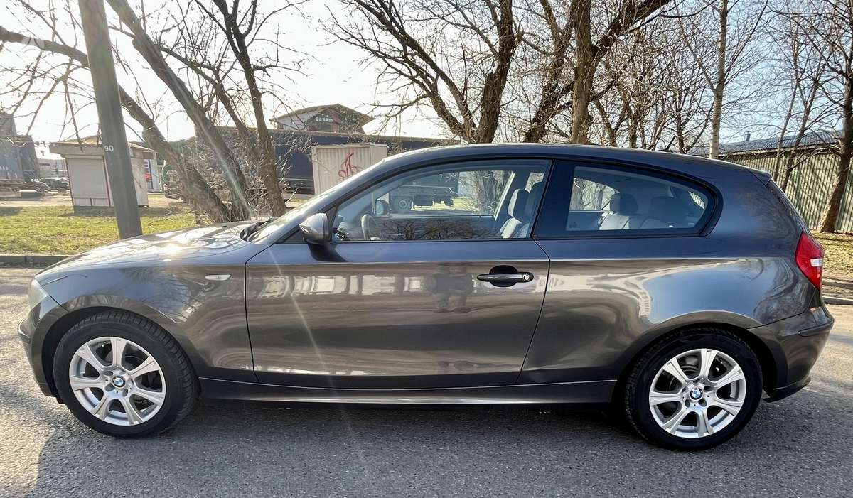 BMW 120, 2.0 l., hatchback