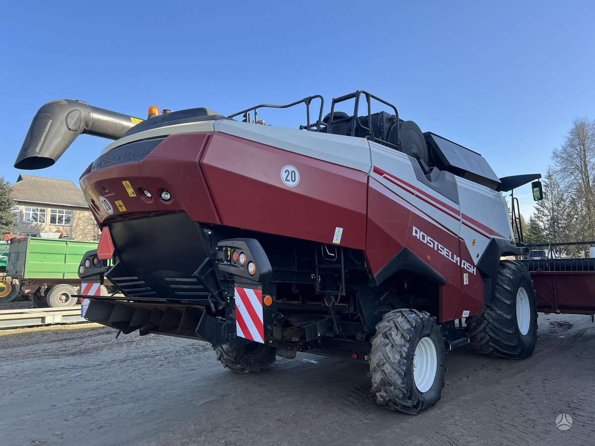 Rostselmash RSM 161, combine harvesters