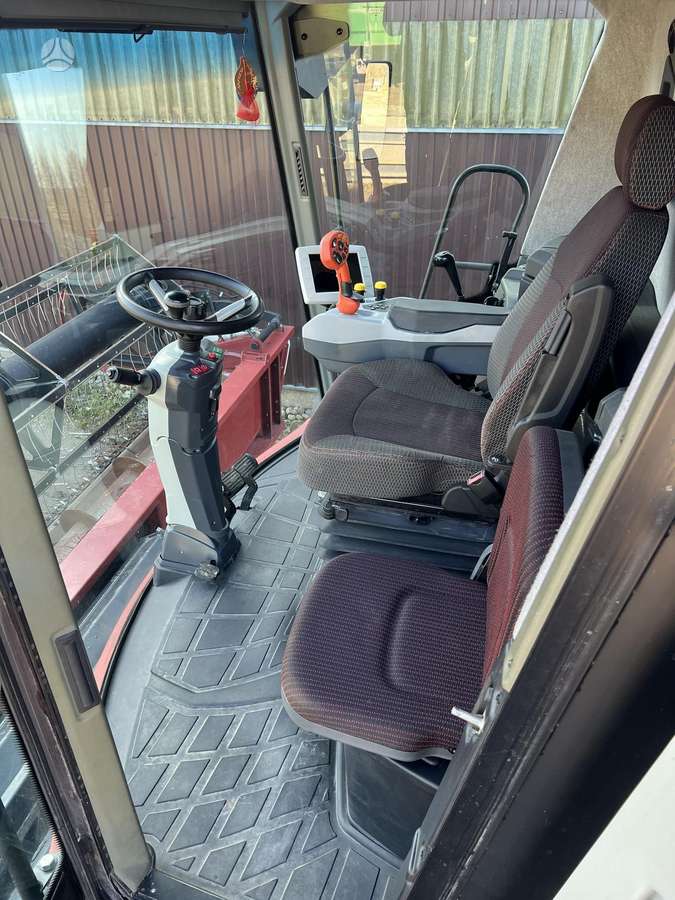 Rostselmash RSM 161, combine harvesters