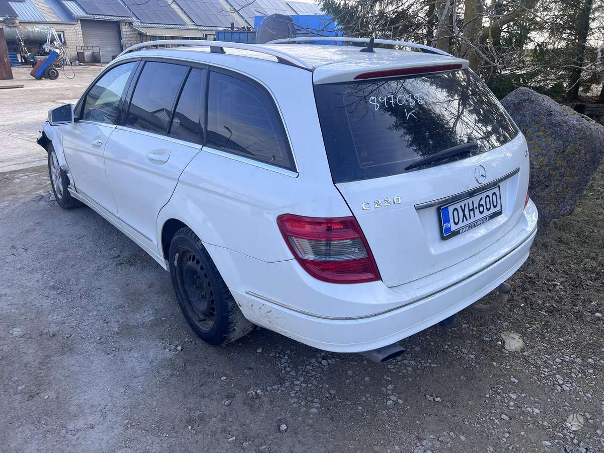 Mercedes-Benz C220 dalimis