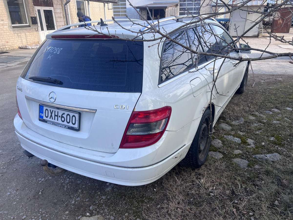 Mercedes-Benz C220 dalimis