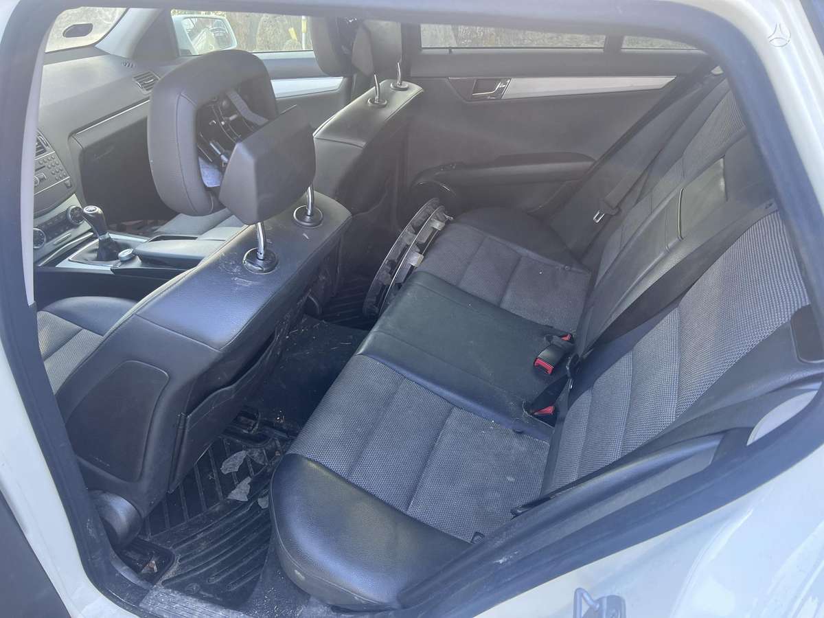 Mercedes-Benz C220 dalimis