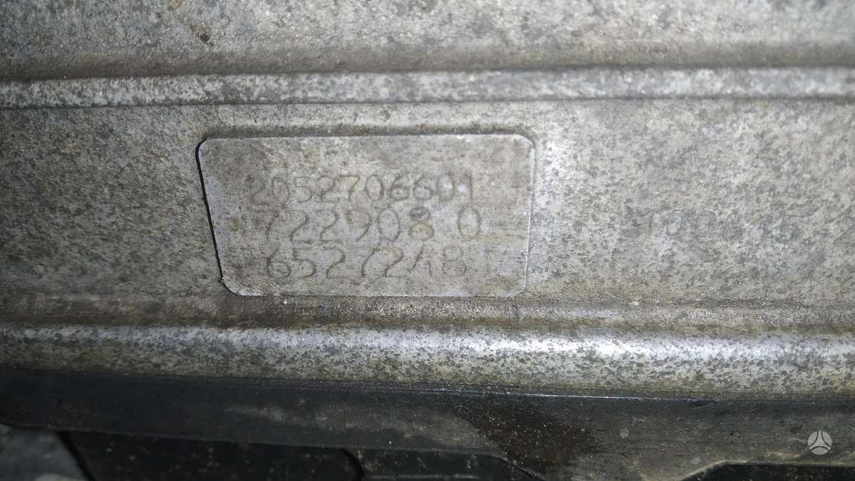 Mercedes-Benz C220 engine