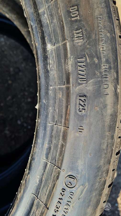 Pirelli P Zero E, vasaras 315/35 R22