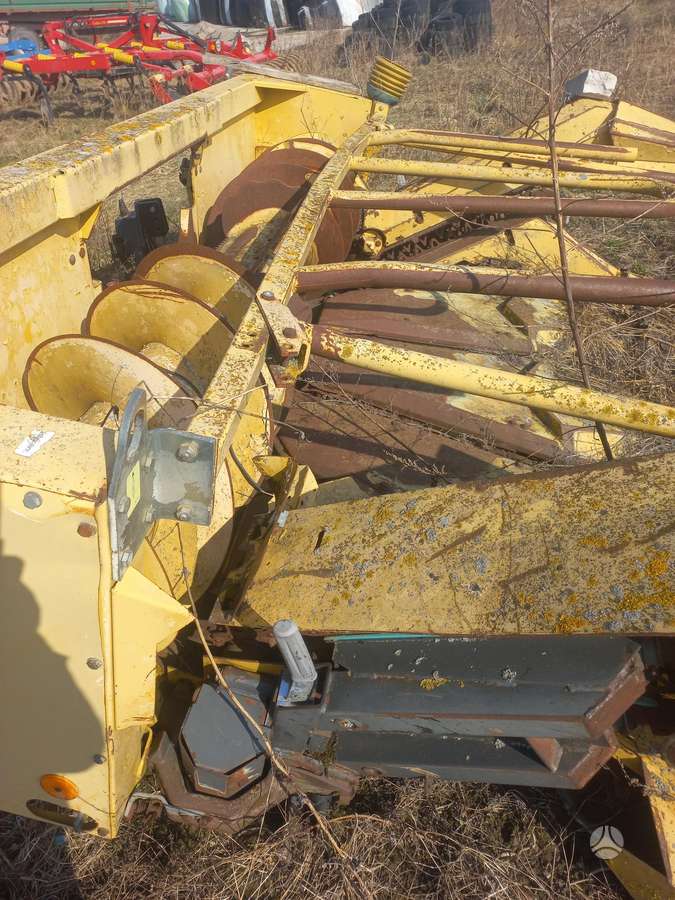 New Holland 375, self-propelled mower conditioners