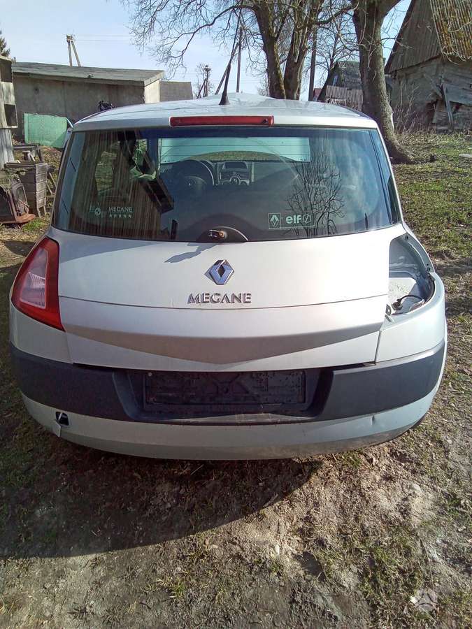 Renault Megane dalimis. Dalym