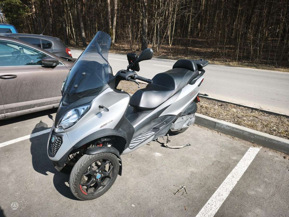 Piaggio MP3 400cc, trikes