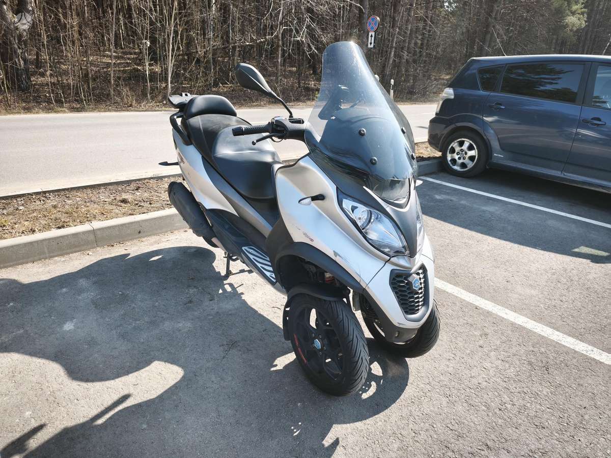 Piaggio MP3 400cc, trikes