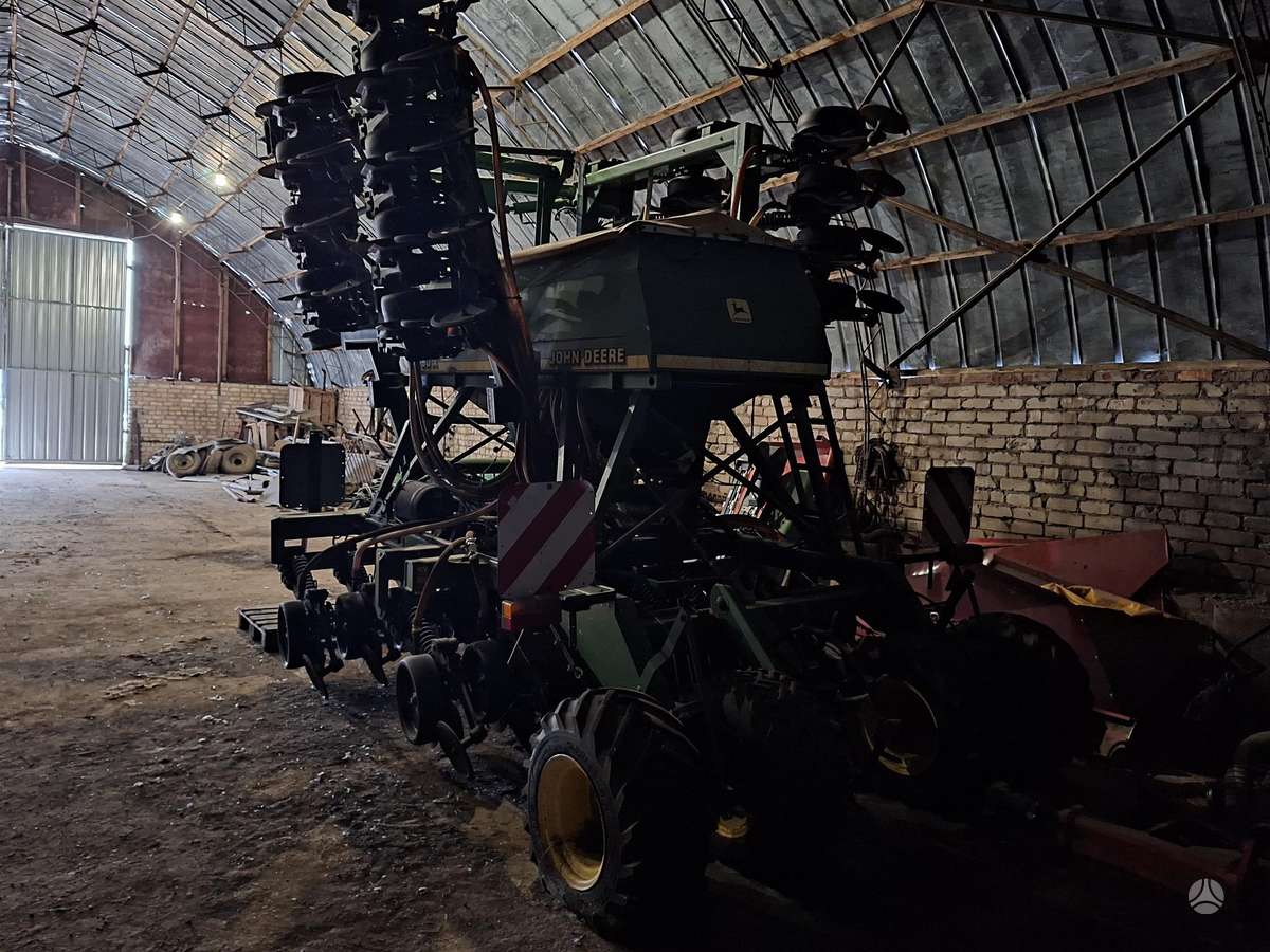 John Deere 750 A, seeders, planters
