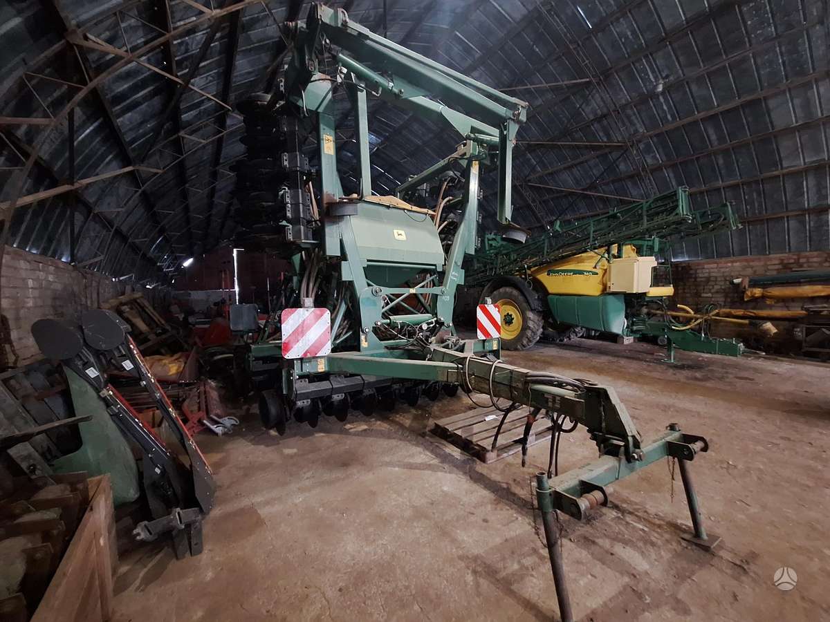 John Deere 750 A, seeders, planters