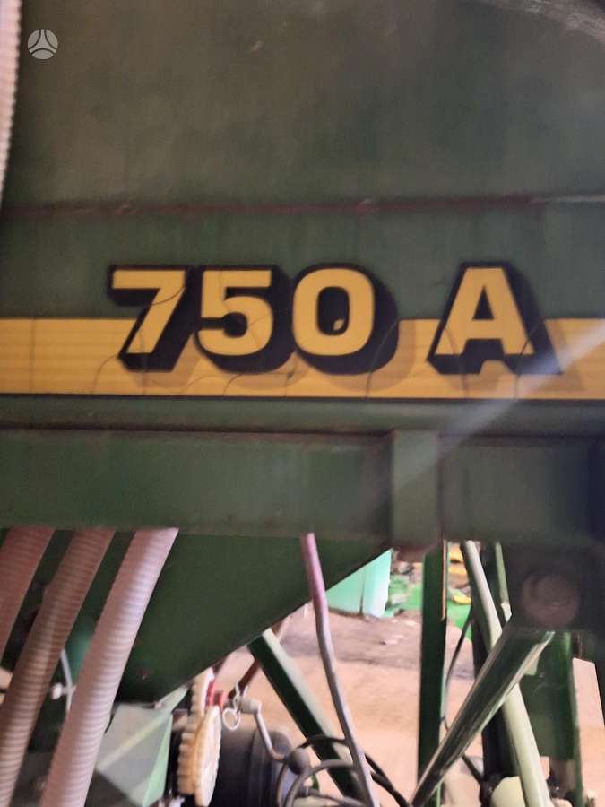 John Deere 750 A, seeders, planters
