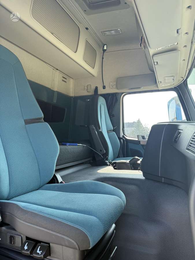Volvo FM 370, auto transporters