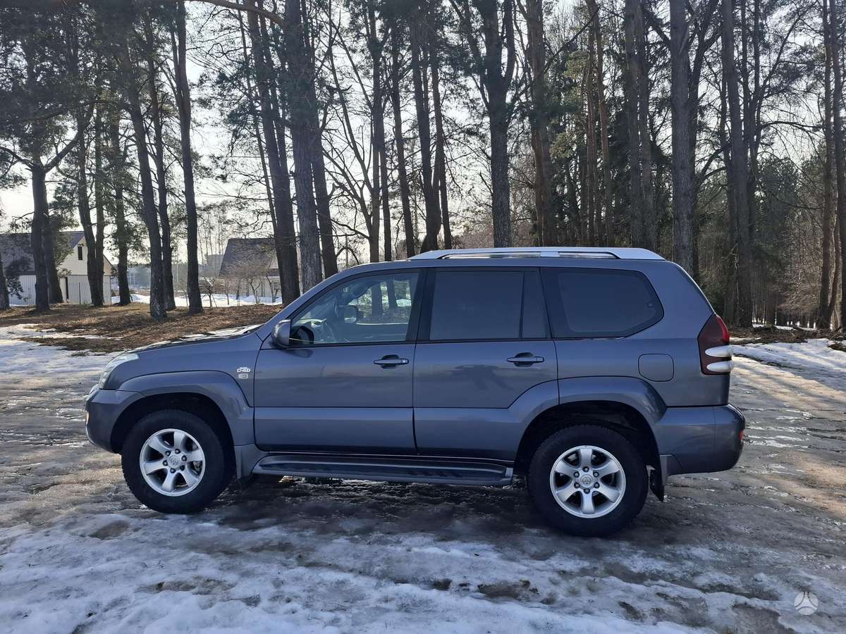 Toyota Land Cruiser - 1