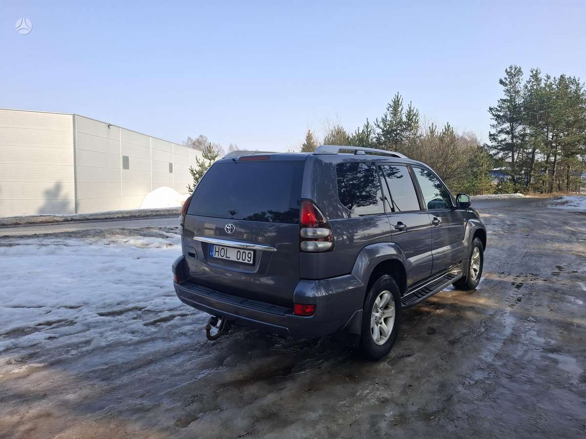 Toyota Land Cruiser - 4