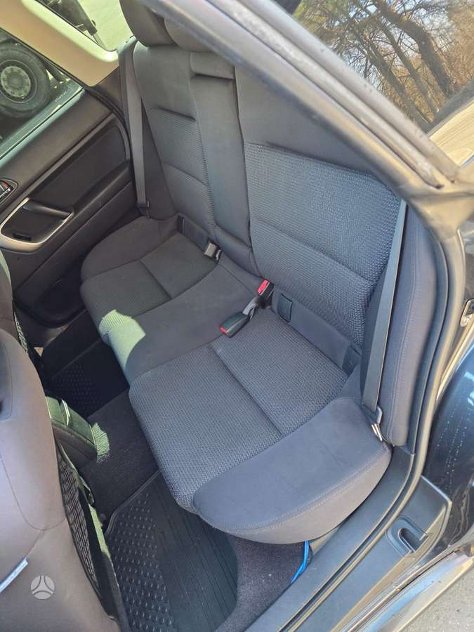 Subaru Legacy - 12