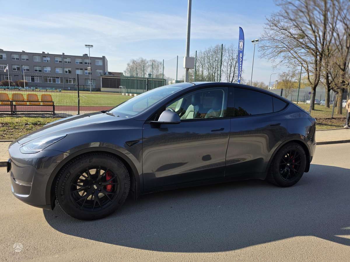 Tesla Model Y, 78 kWh, hatchback