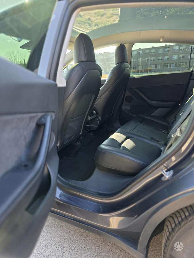 Tesla Model Y, 78 kWh, hatchback