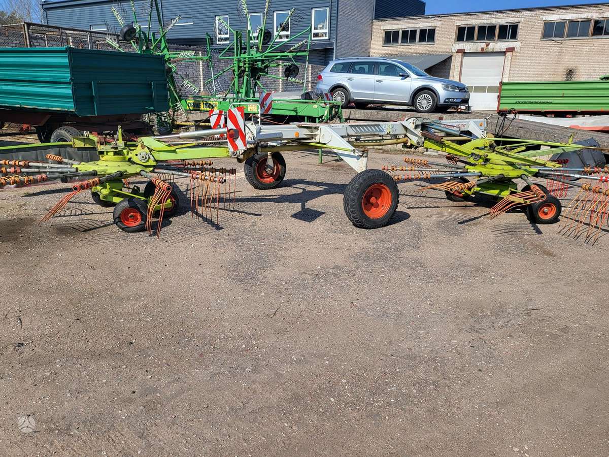 Claas Liner 1550, rakes