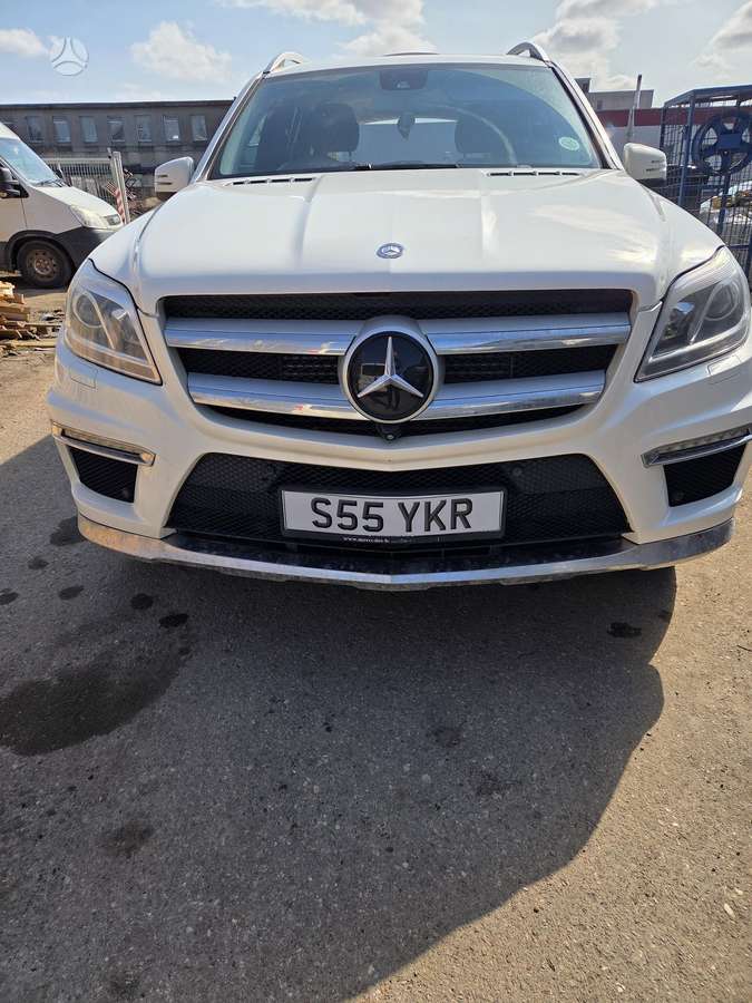Mercedes-Benz GL350 Dalimis
