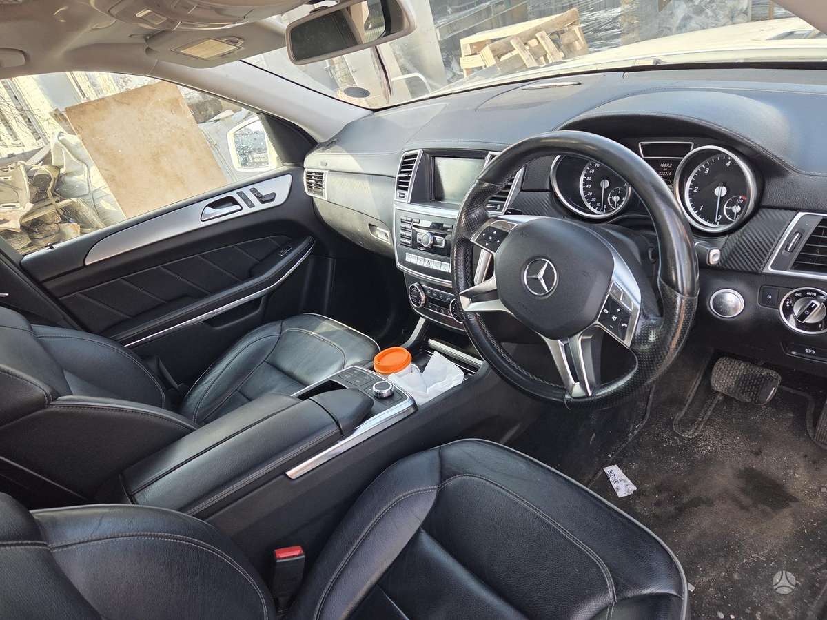 Mercedes-Benz GL350 Dalimis