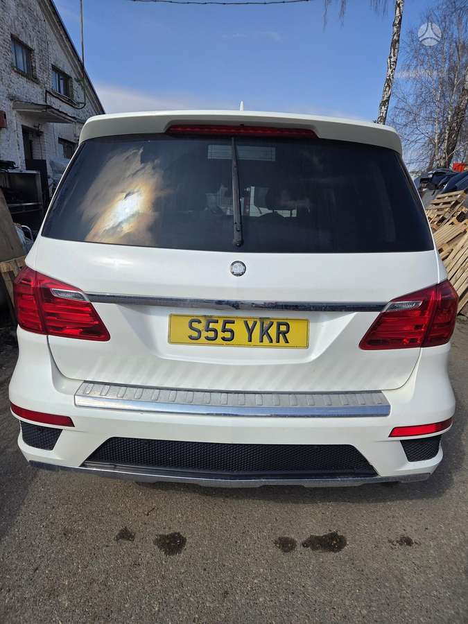 Mercedes-Benz GL350 Dalimis